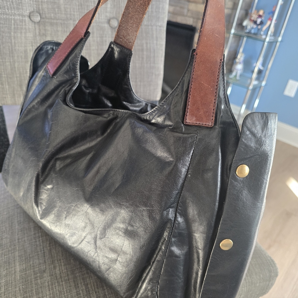Elegant Celine Black and Brown Leather Tote Bag - Picture 7 of 15